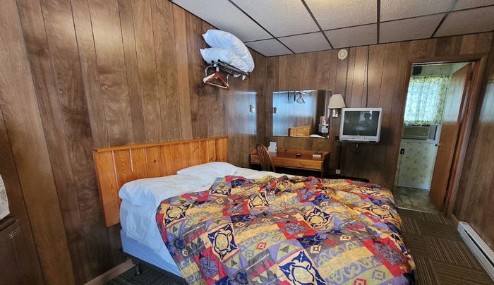 Evening Star Motel - Web Listing (newer photo)